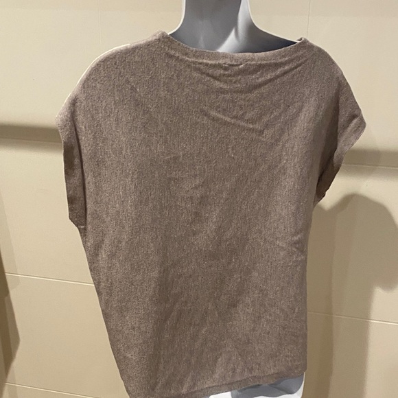 Color Block Top - Picture 2 of 4